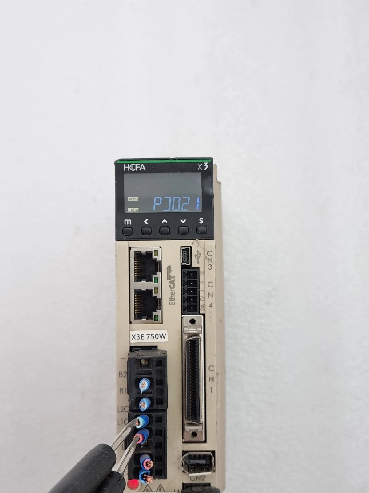 HCFA SV-X3EA075A-A2-EC 750W X3 AC SERVO DRIVE 200-240VAC SVX3EA075AA2EC